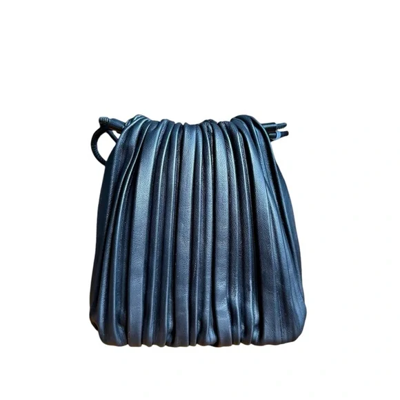 バッグ Cos Scallop Crossbody Leather Bag SCALLOP CROSSBODY BAG - LEATHER - SILVER | COS